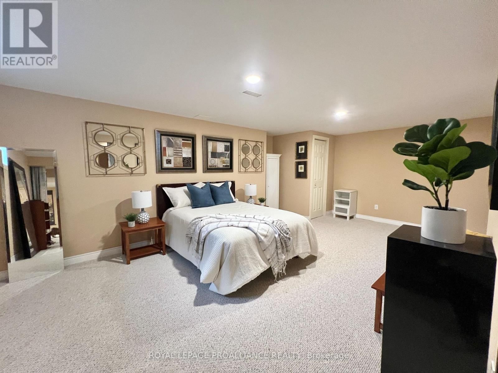 20 GEORGIAN COURT Image 38