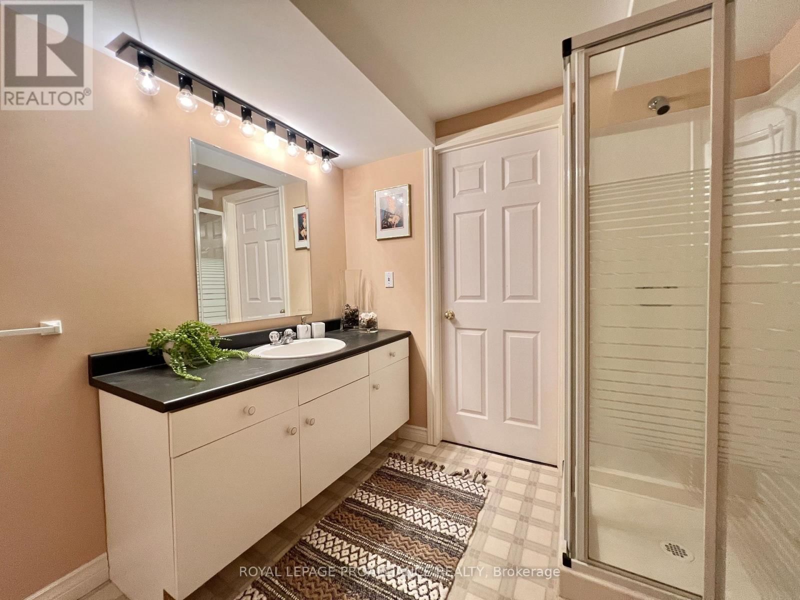 20 GEORGIAN COURT Image 40