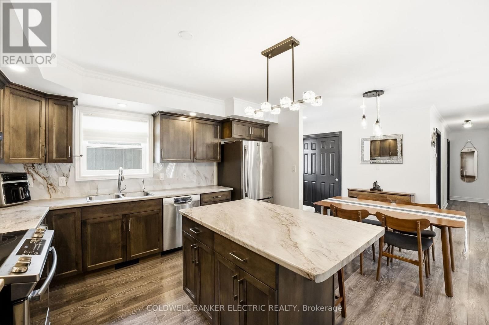 1211 GELERT ROAD Image 11