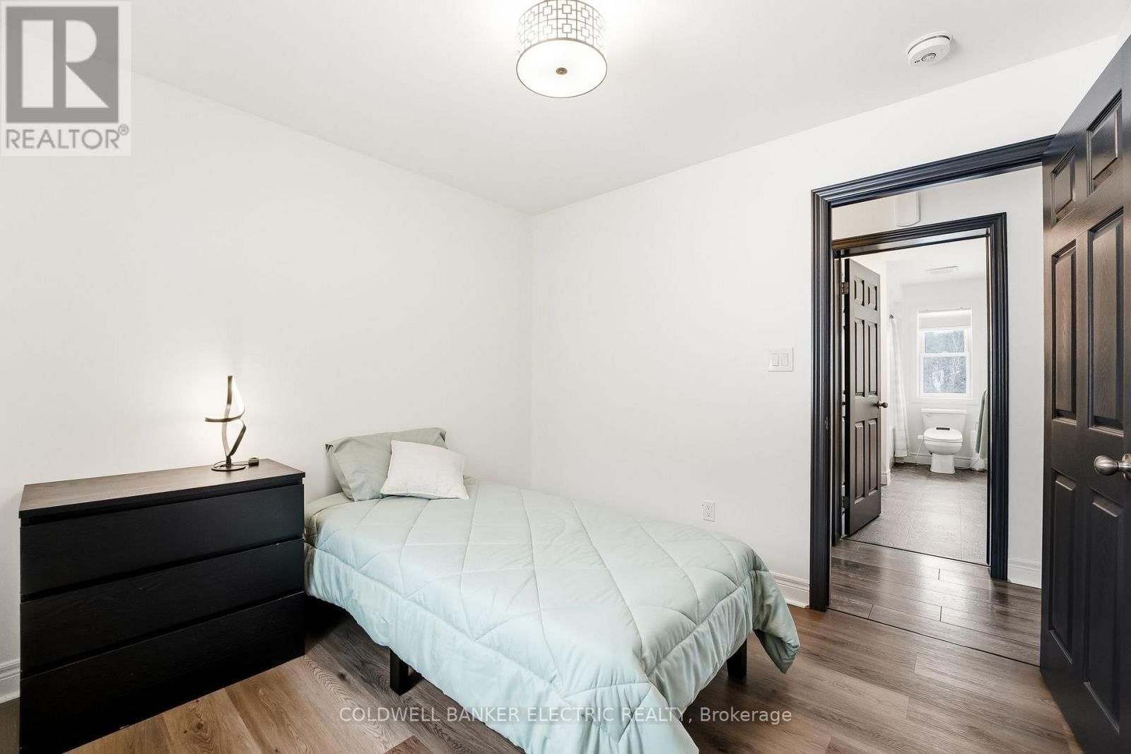 1211 GELERT ROAD Image 18