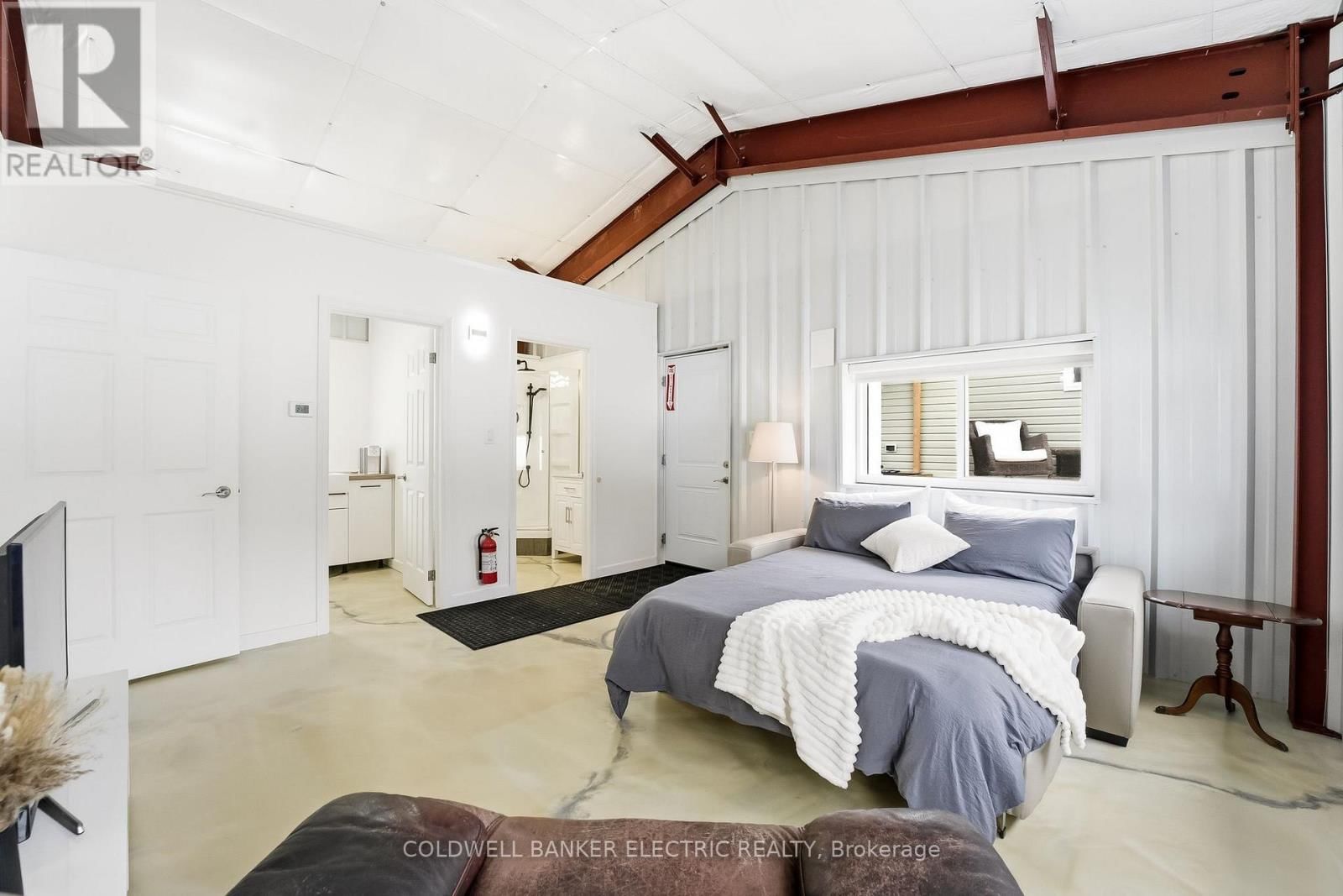 1211 GELERT ROAD Image 27