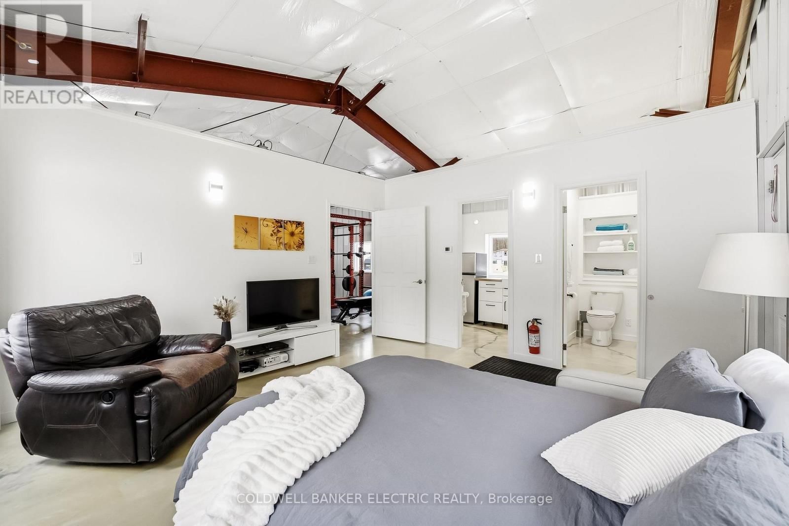 1211 GELERT ROAD Image 28