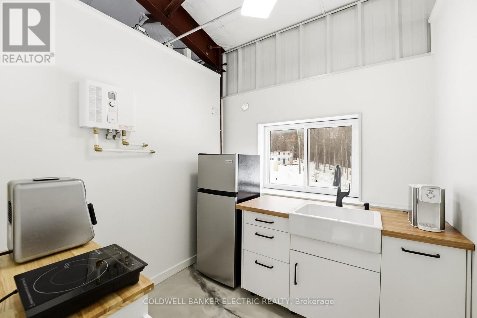 1211 GELERT ROAD Image 29