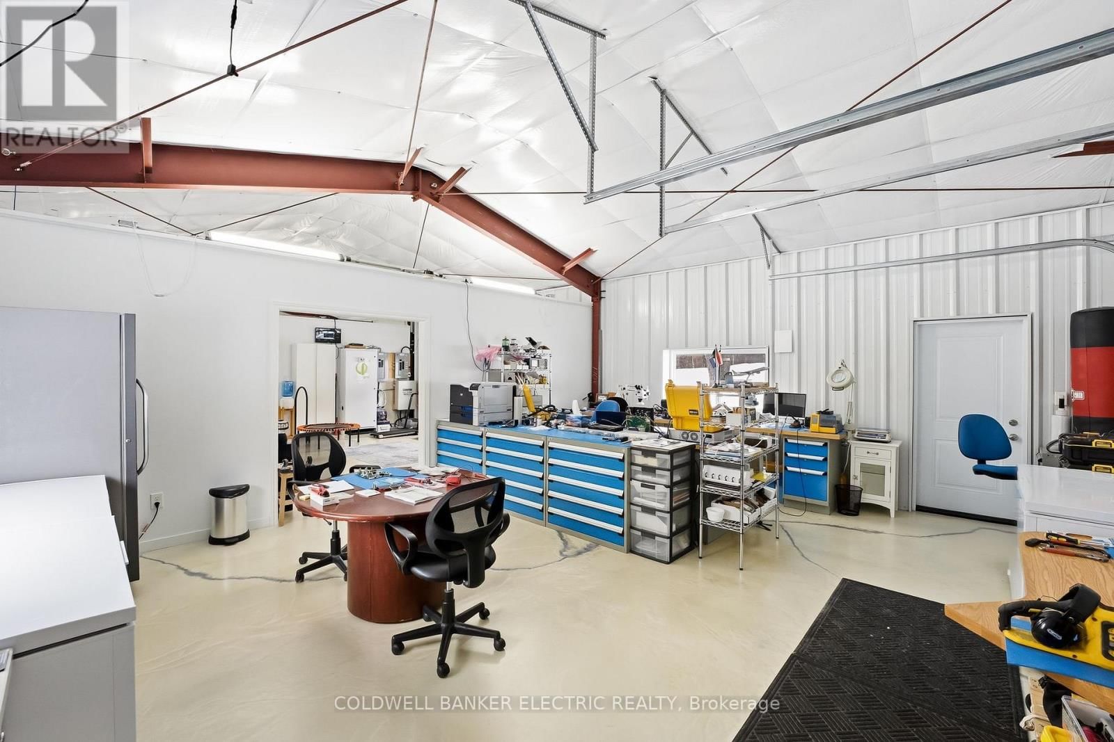 1211 GELERT ROAD Image 35