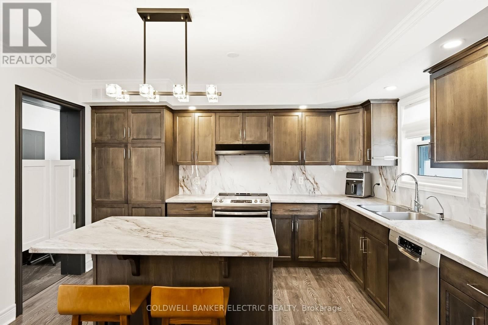 1211 GELERT ROAD Image 9