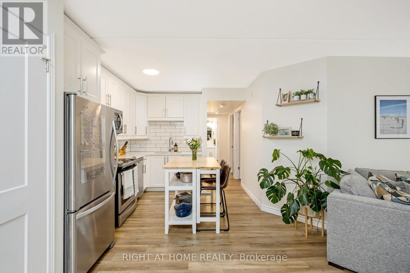 203 - 264 ALMA STREET Image 5