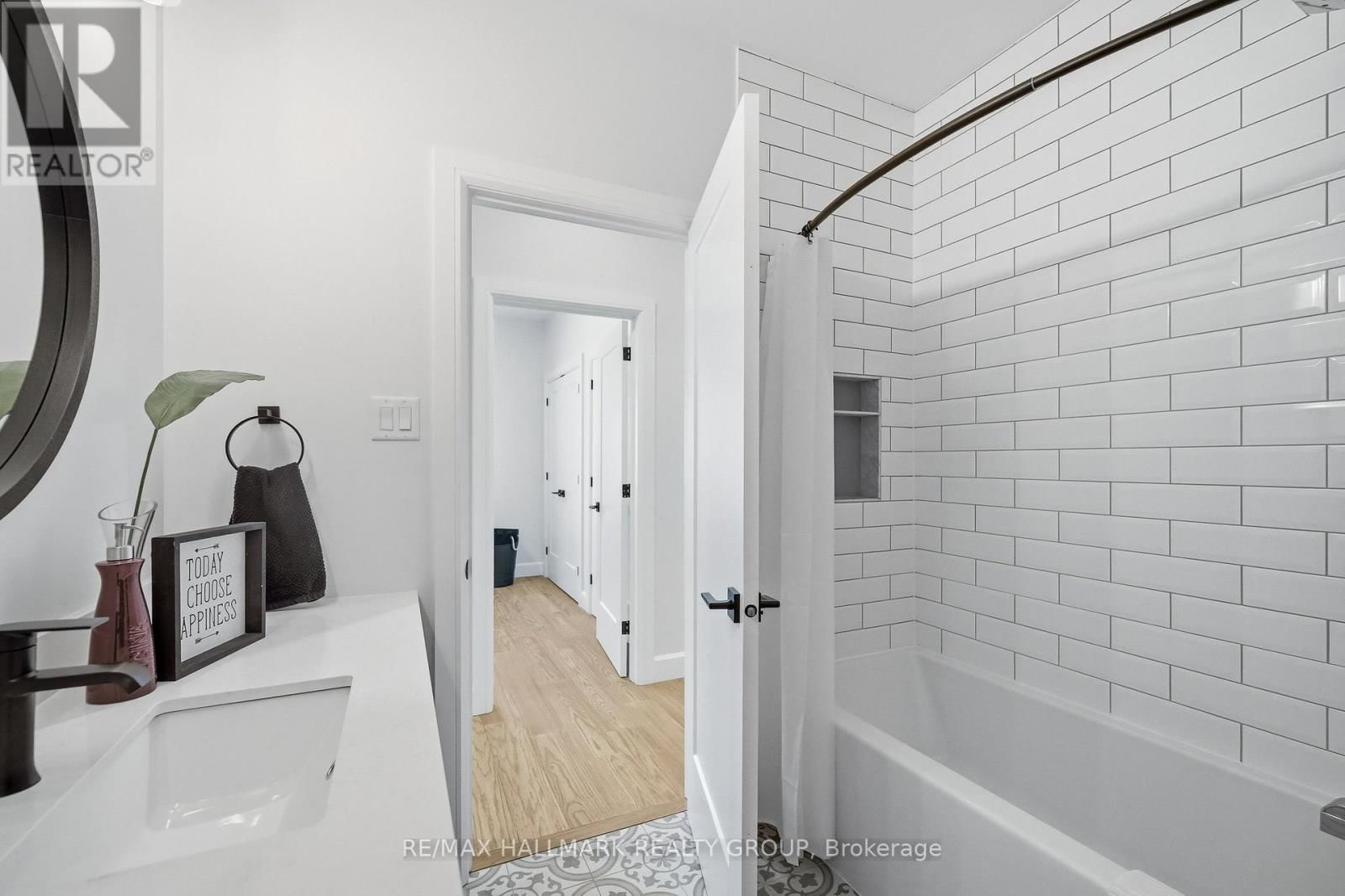 21 MAXIME COURT Image 23