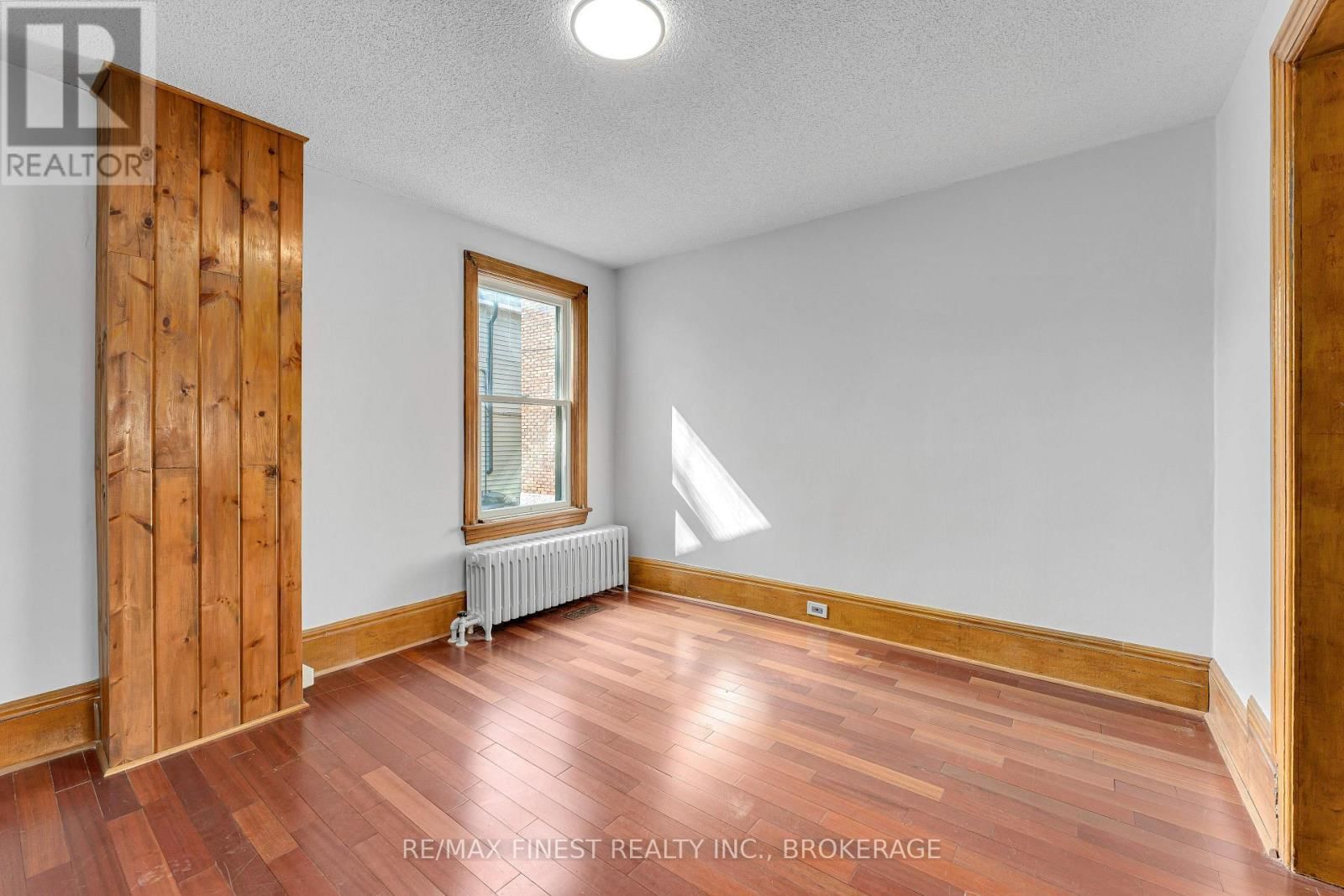 196 ORDNANCE STREET Image 18