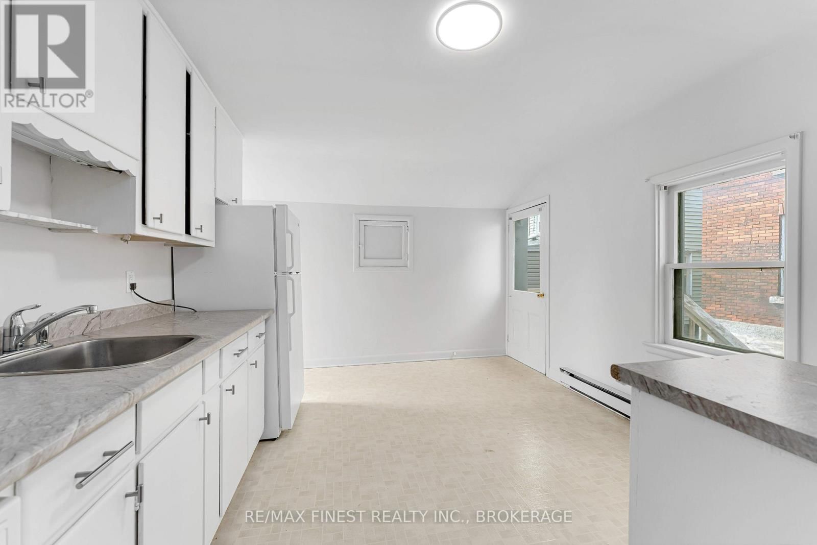 196 ORDNANCE STREET Image 21