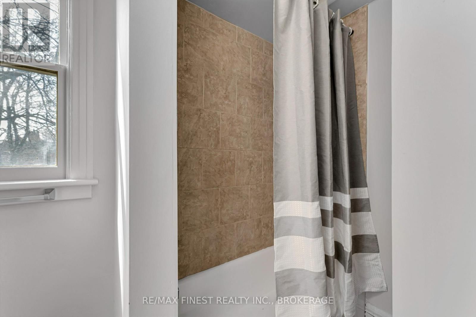 196 ORDNANCE STREET Image 25