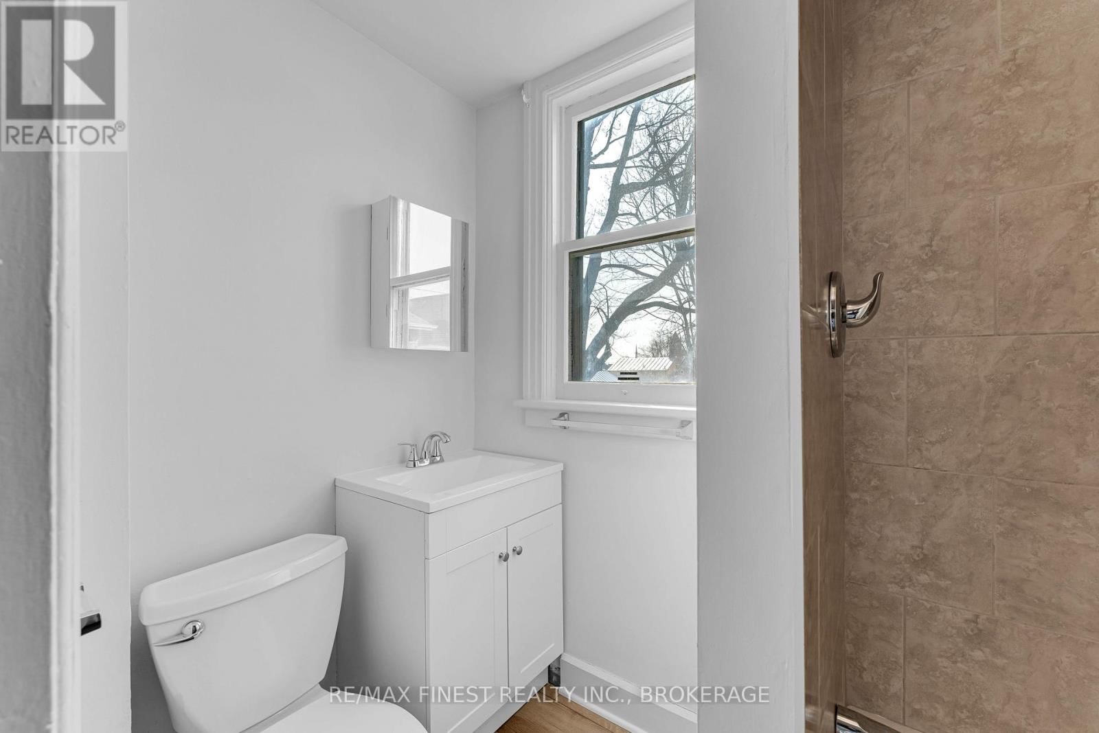 196 ORDNANCE STREET Image 26