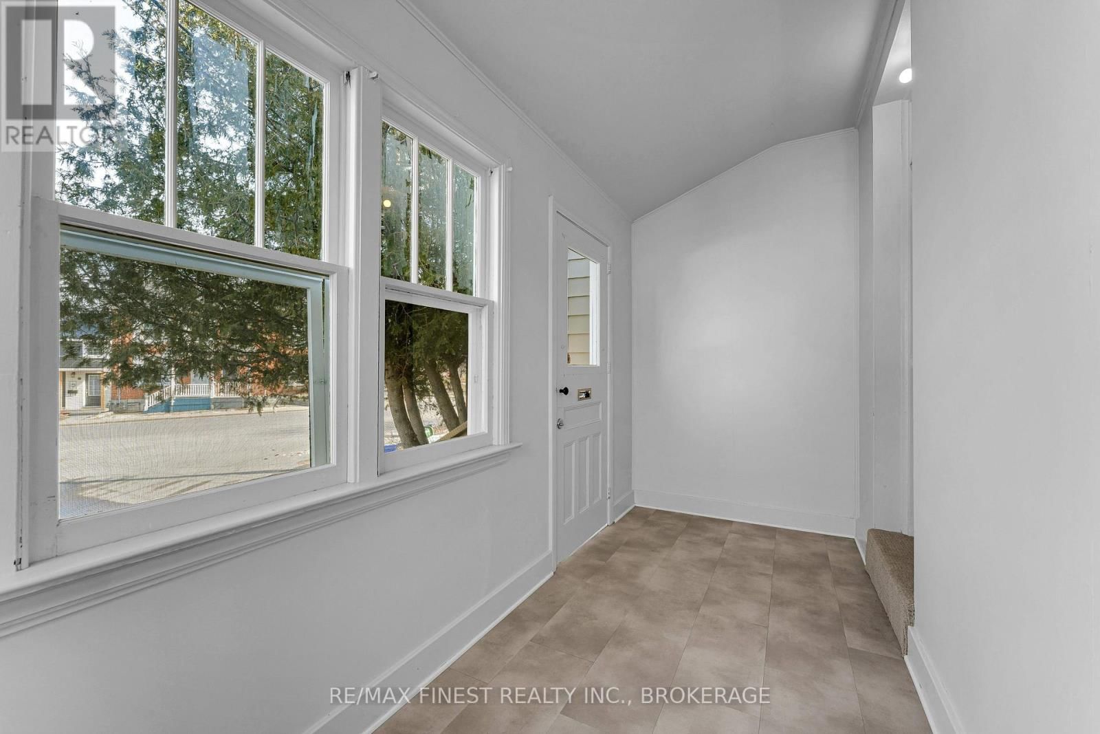 196 ORDNANCE STREET Image 3