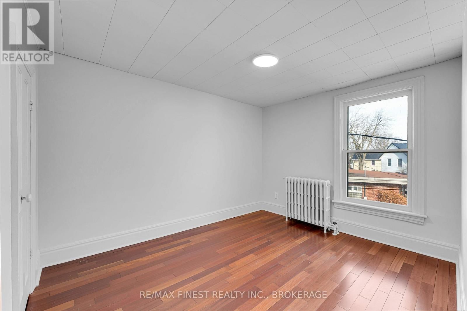 196 ORDNANCE STREET Image 32