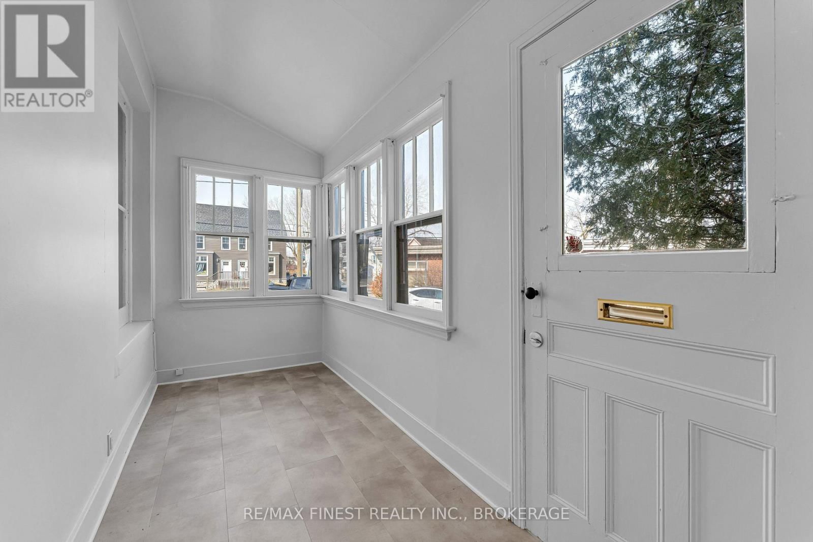 196 ORDNANCE STREET Image 6