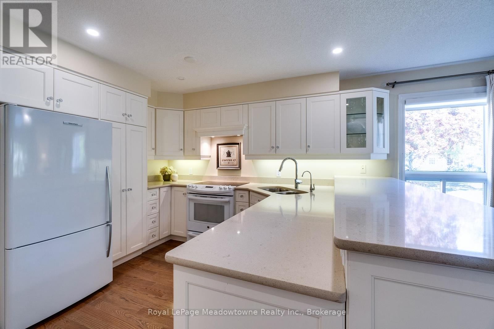 20 ARBORDALE WALK Image 21