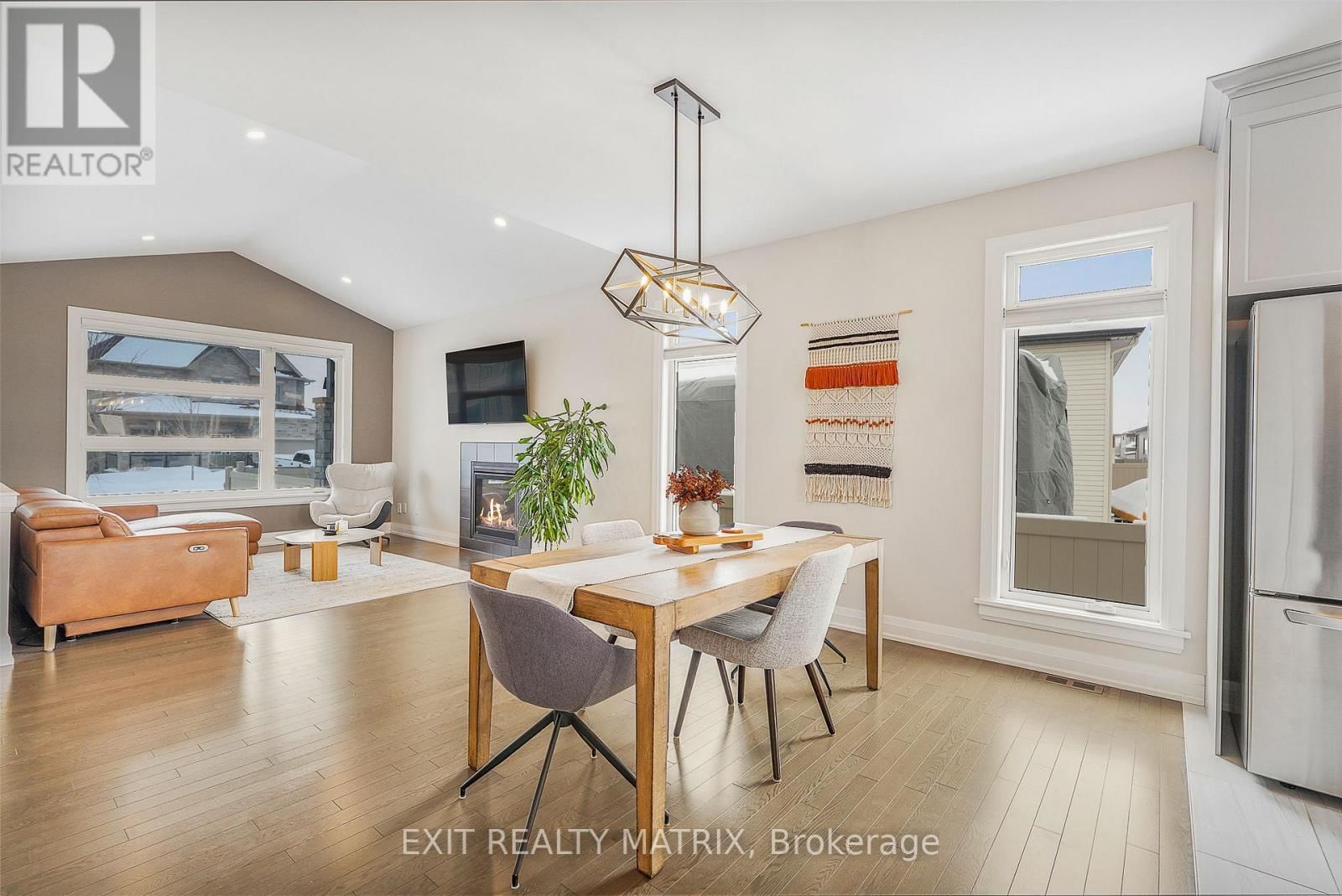 128 LYON STREET Image 10