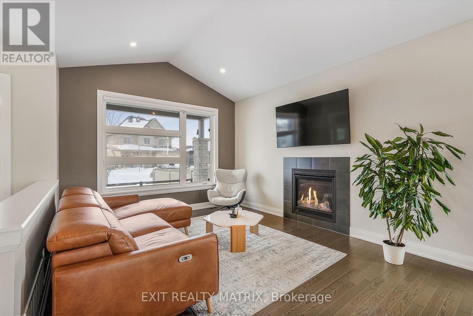 128 LYON STREET Image 6