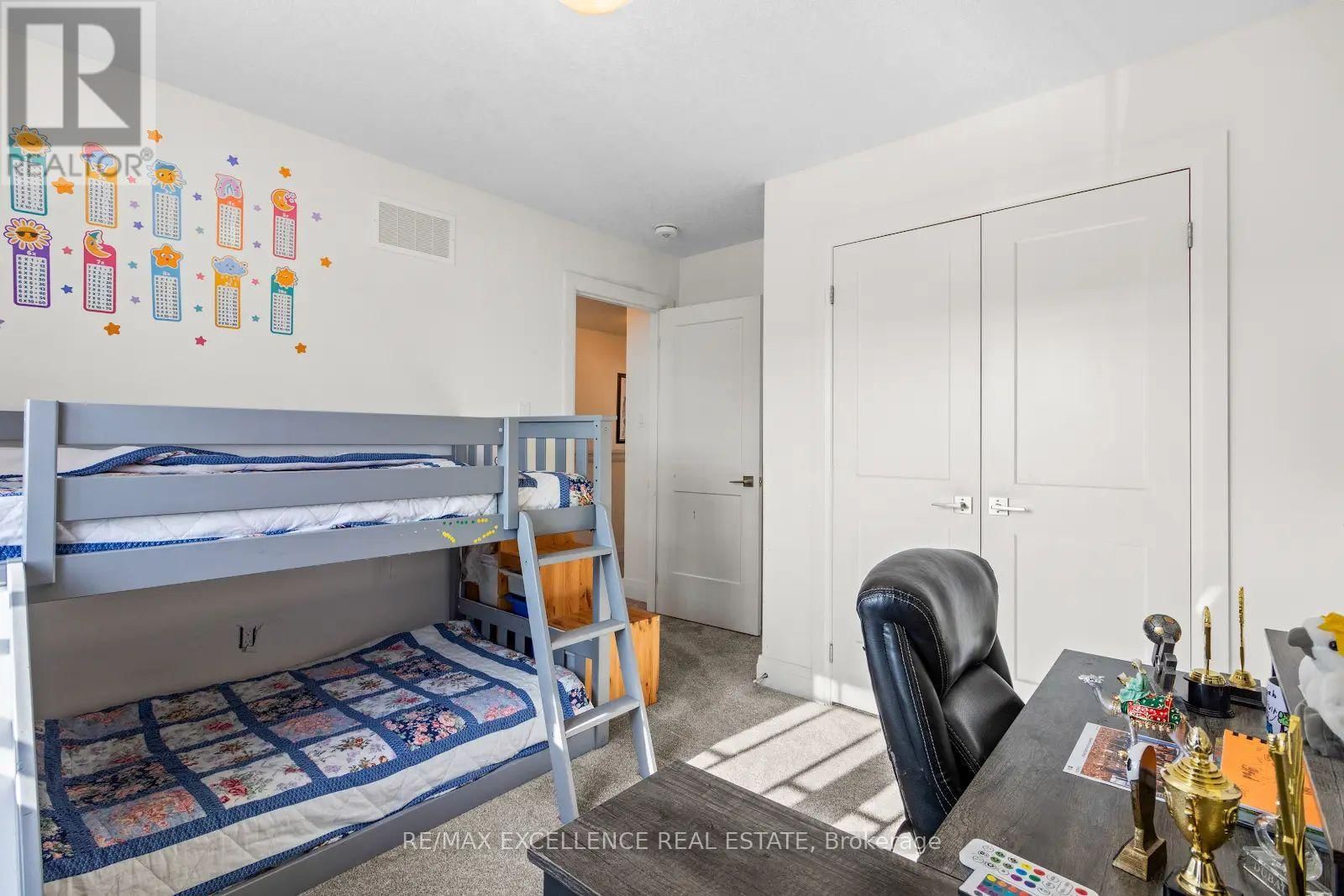 160 STONEBROOK WAY WEST Image 24