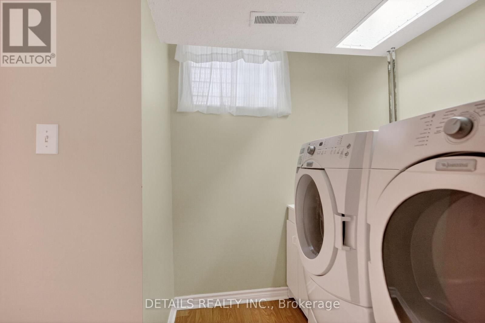 37 GILLESPIE CRESCENT NORTH Image 31