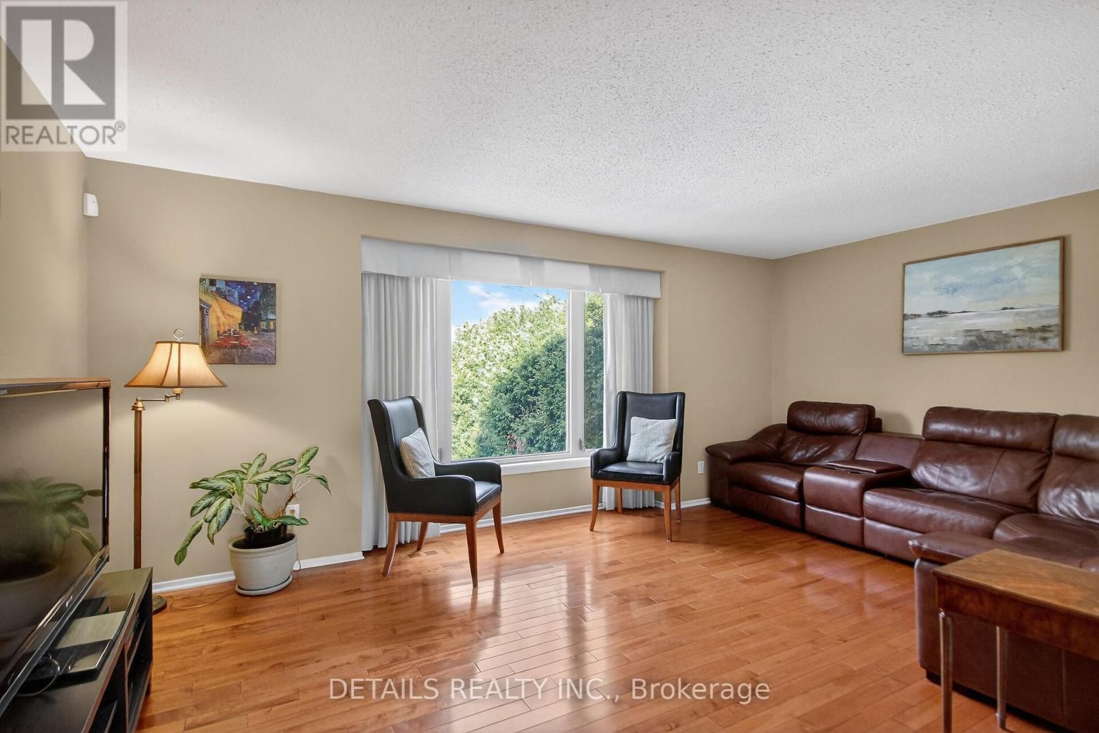 37 GILLESPIE CRESCENT NORTH Image 7