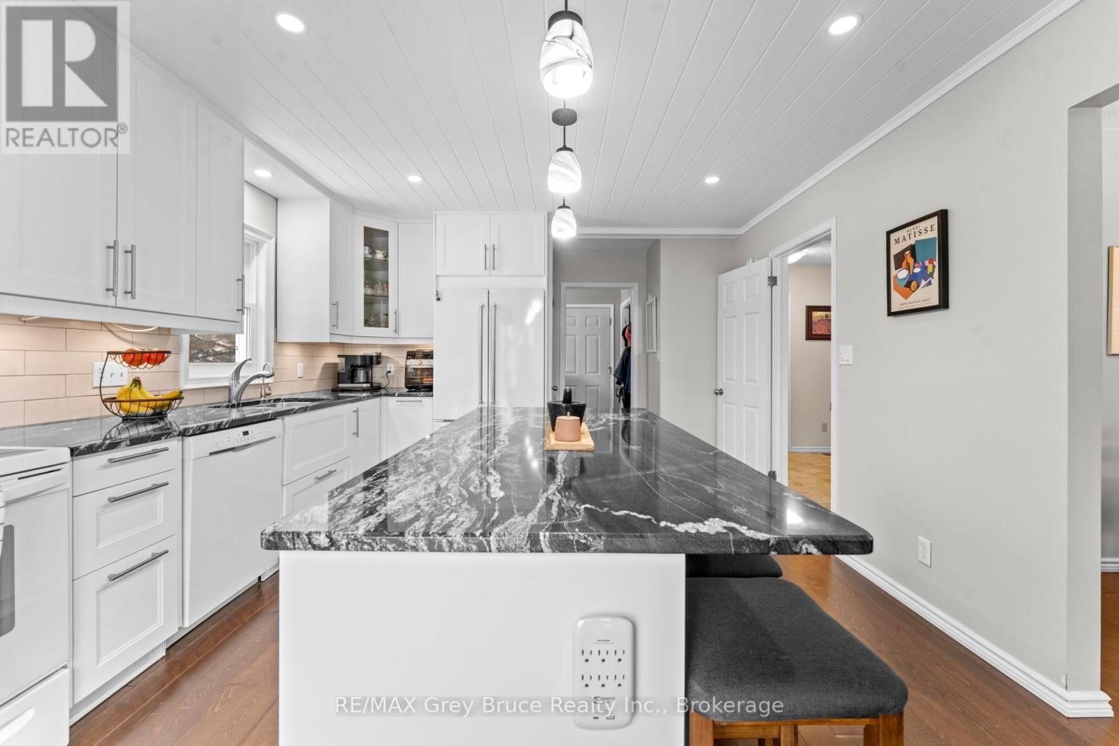 112 MARY AVENUE Image 9