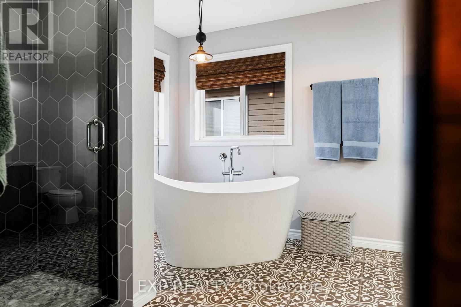 209 DRENTERS COURT Image 38