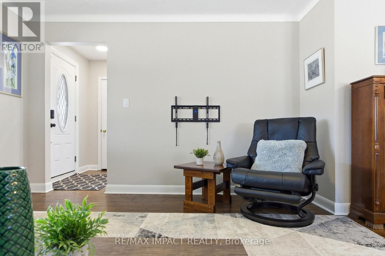 577 SINCLAIR STREET Image 11