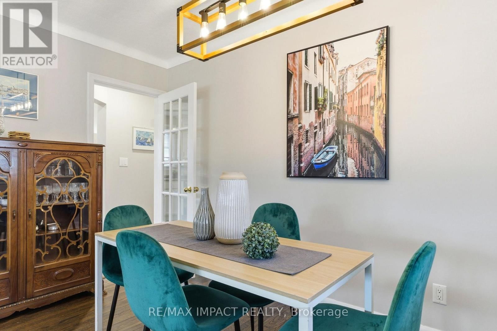 577 SINCLAIR STREET Image 13