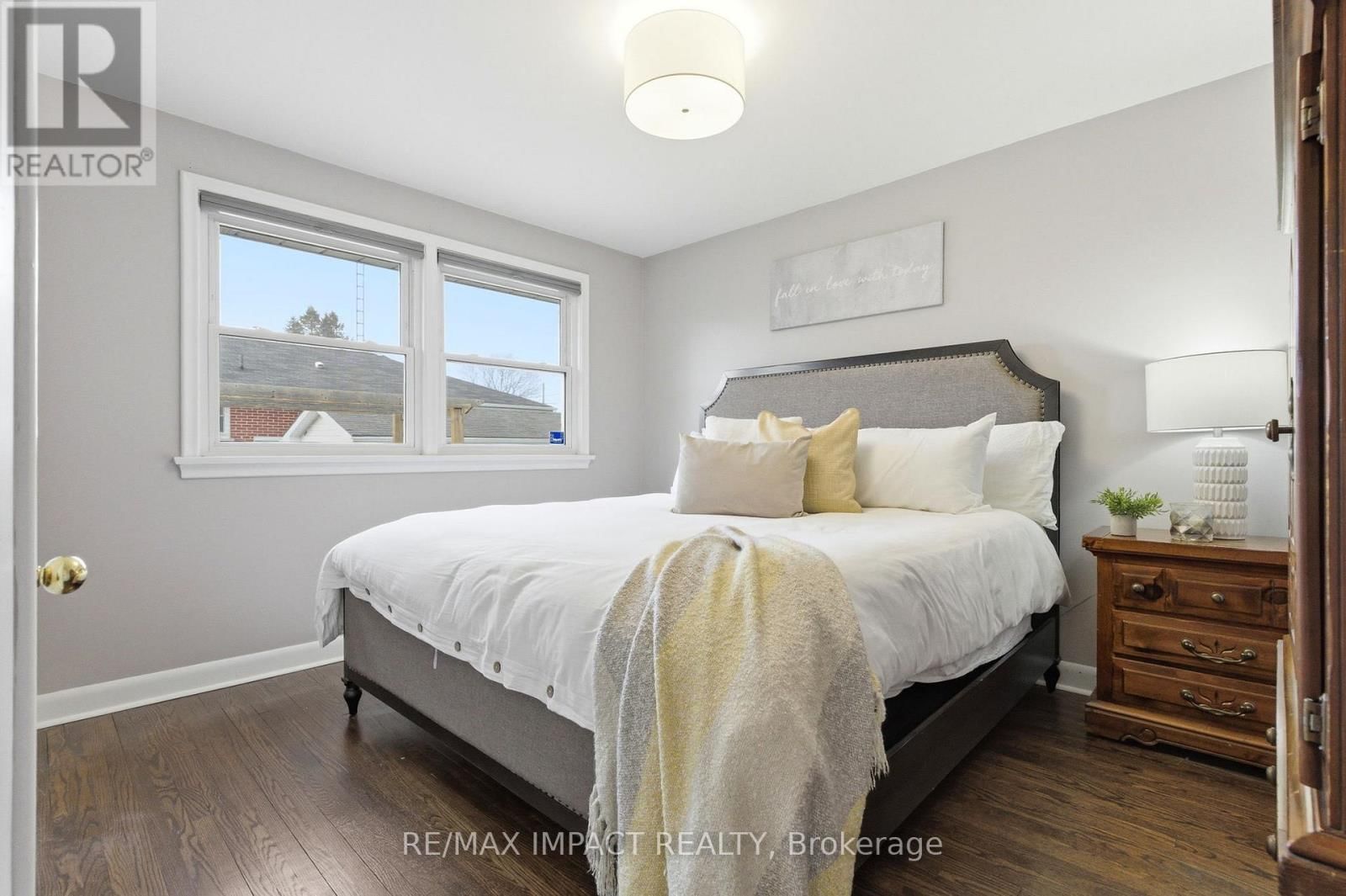 577 SINCLAIR STREET Image 19