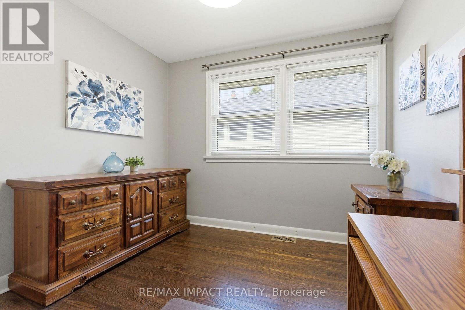 577 SINCLAIR STREET Image 23