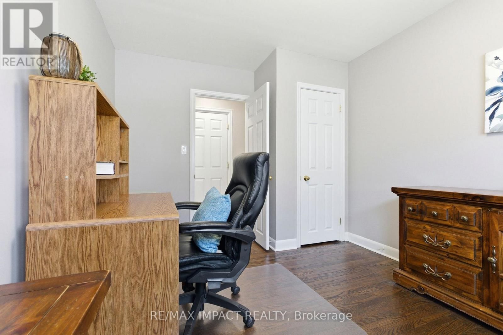 577 SINCLAIR STREET Image 24