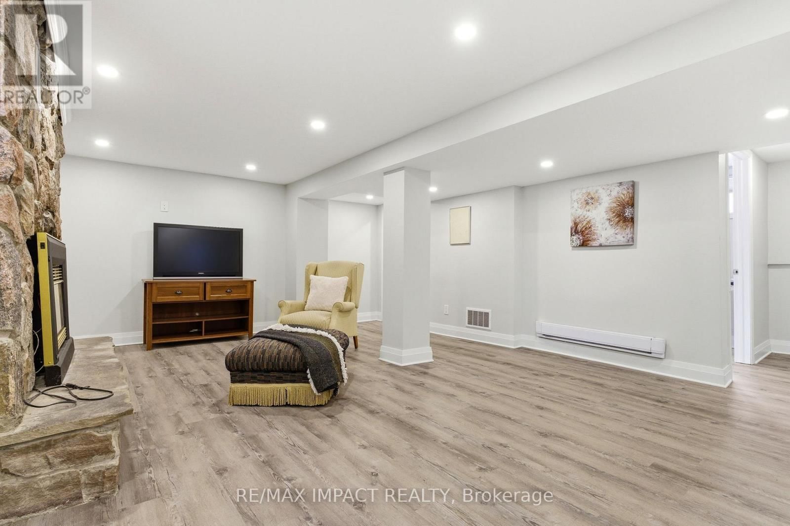 577 SINCLAIR STREET Image 26