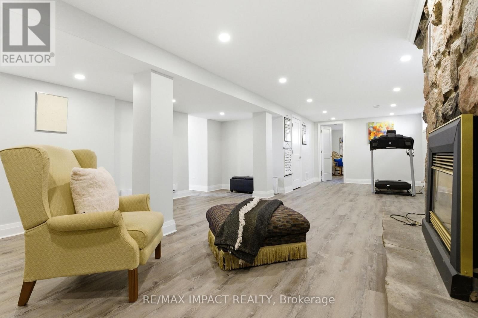 577 SINCLAIR STREET Image 27