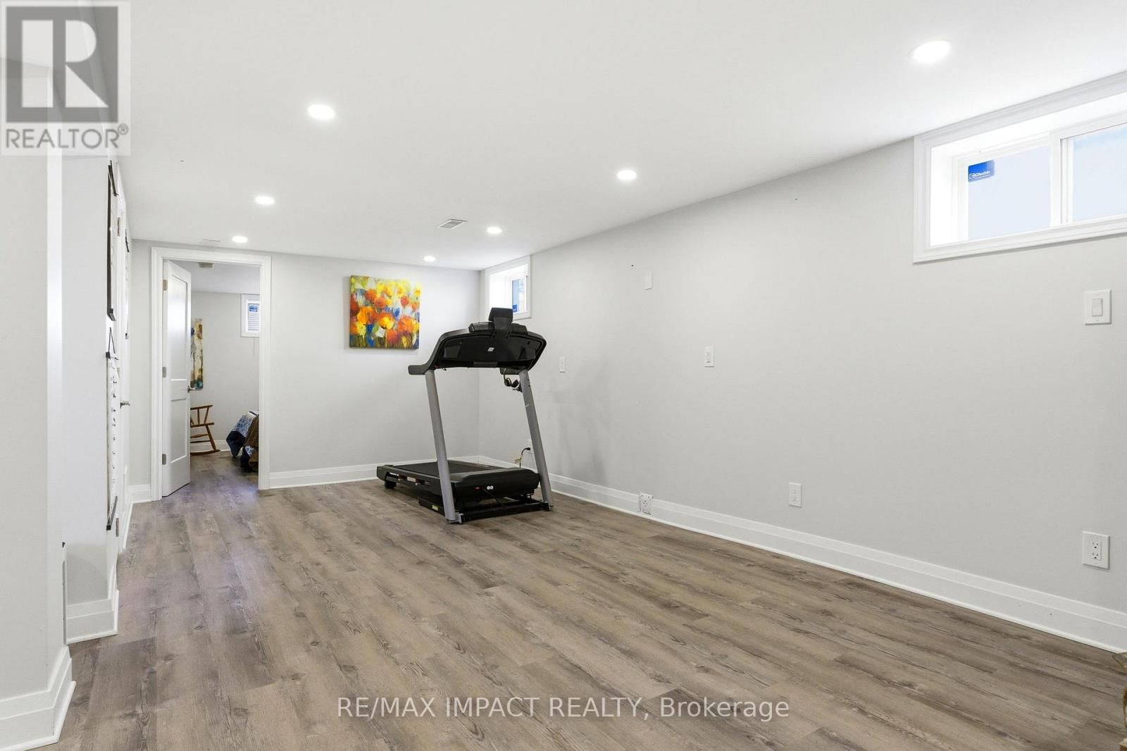 577 SINCLAIR STREET Image 28