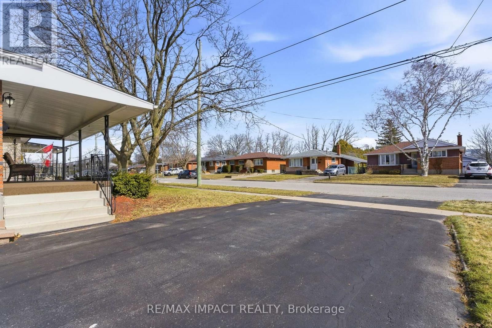 577 SINCLAIR STREET Image 32