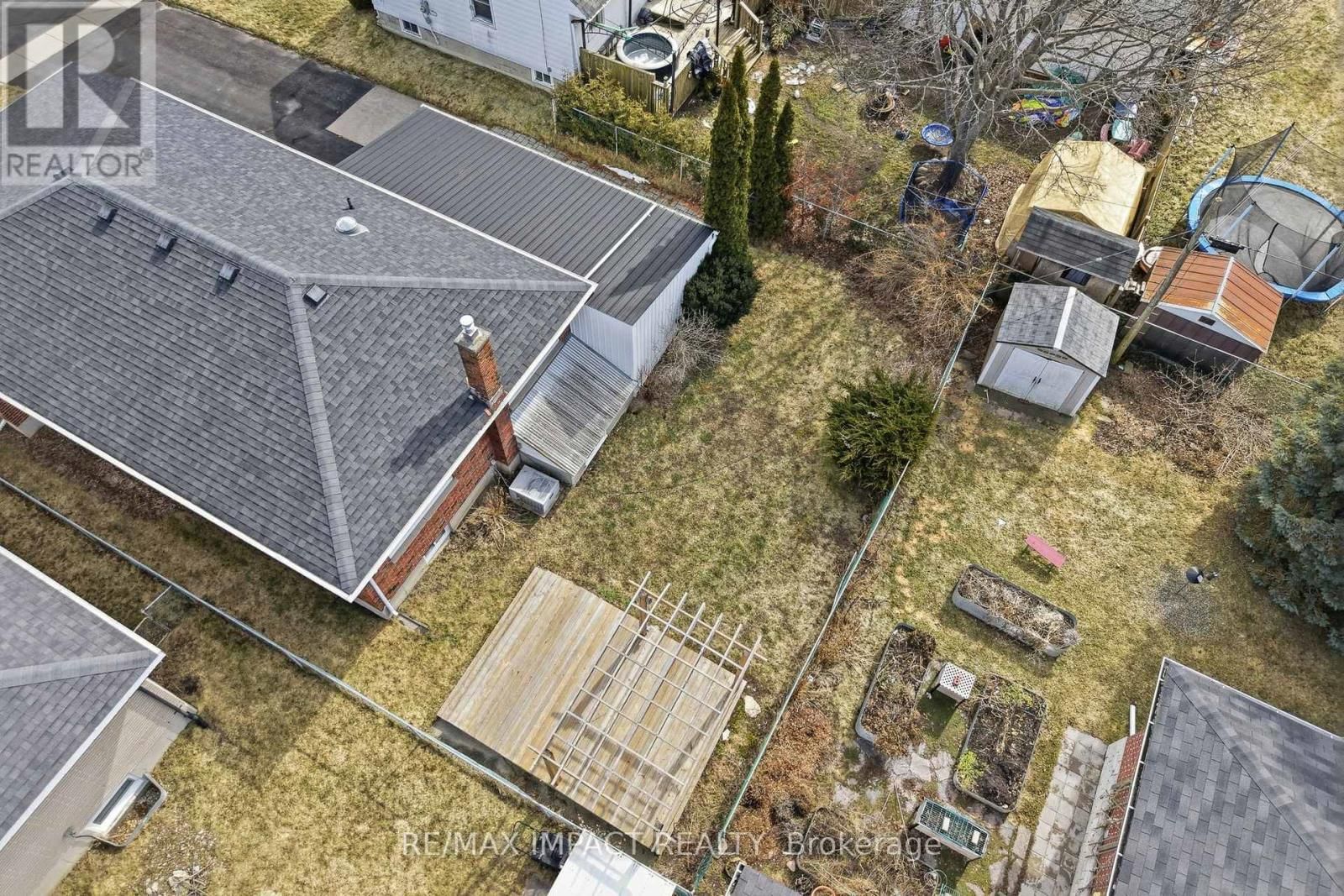 577 SINCLAIR STREET Image 34