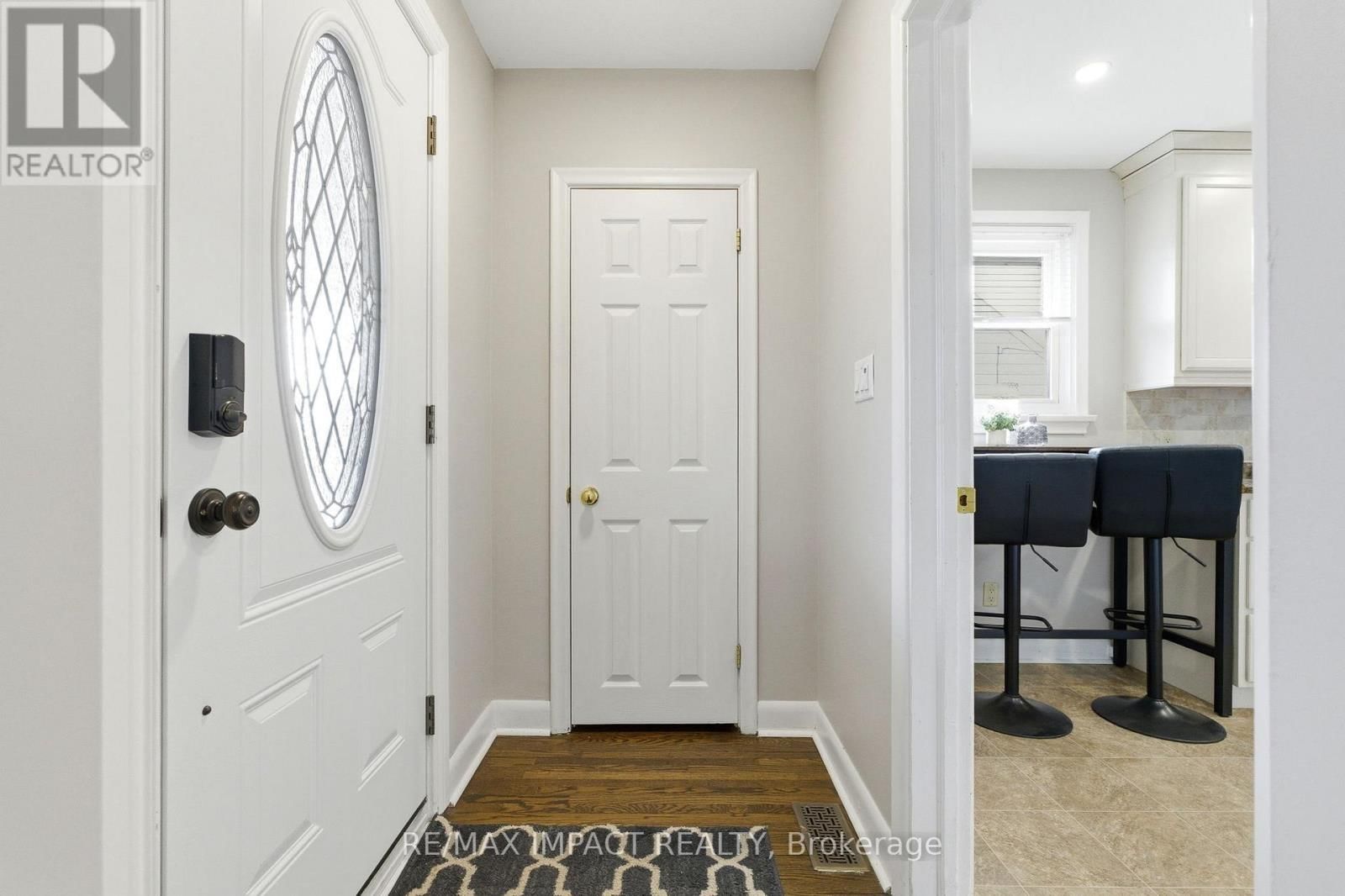 577 SINCLAIR STREET Image 6