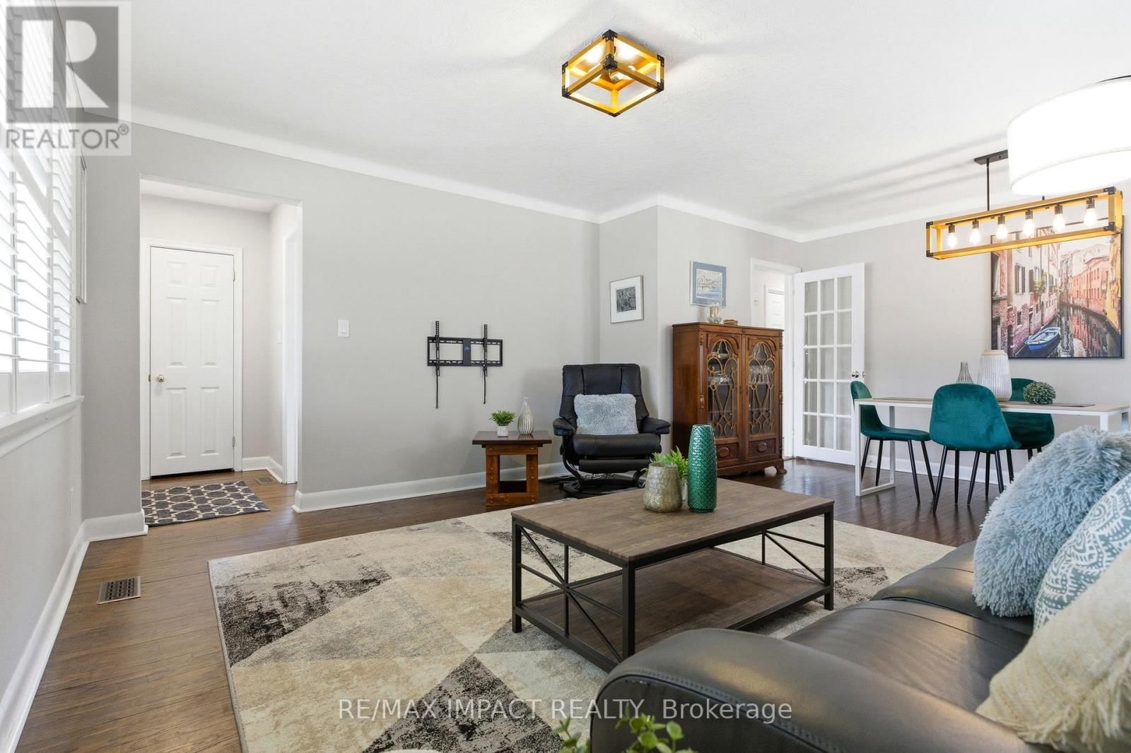 577 SINCLAIR STREET Image 8