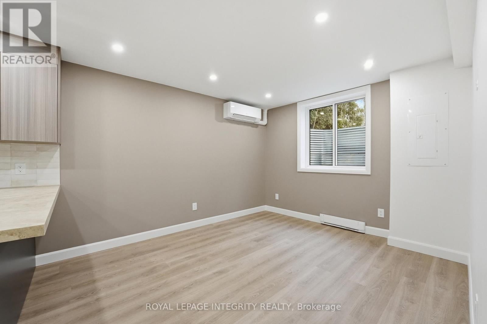 B - 2291 BADGER CRESCENT Image 11