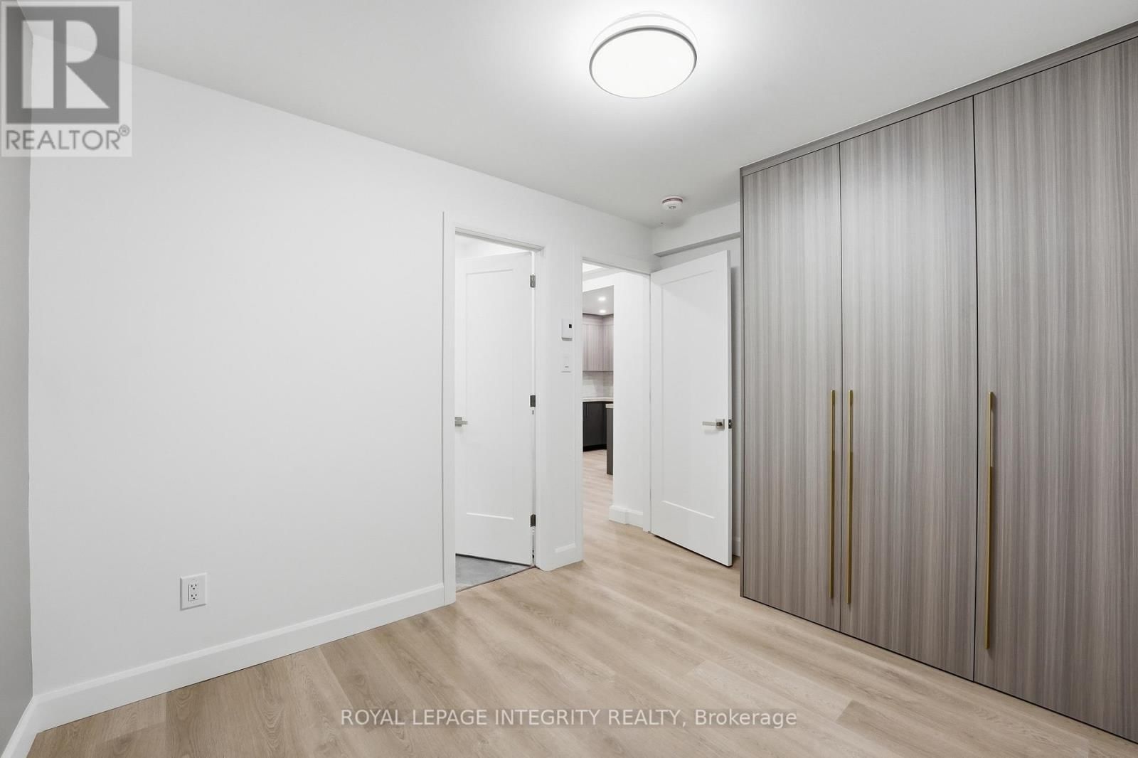 B - 2291 BADGER CRESCENT Image 13