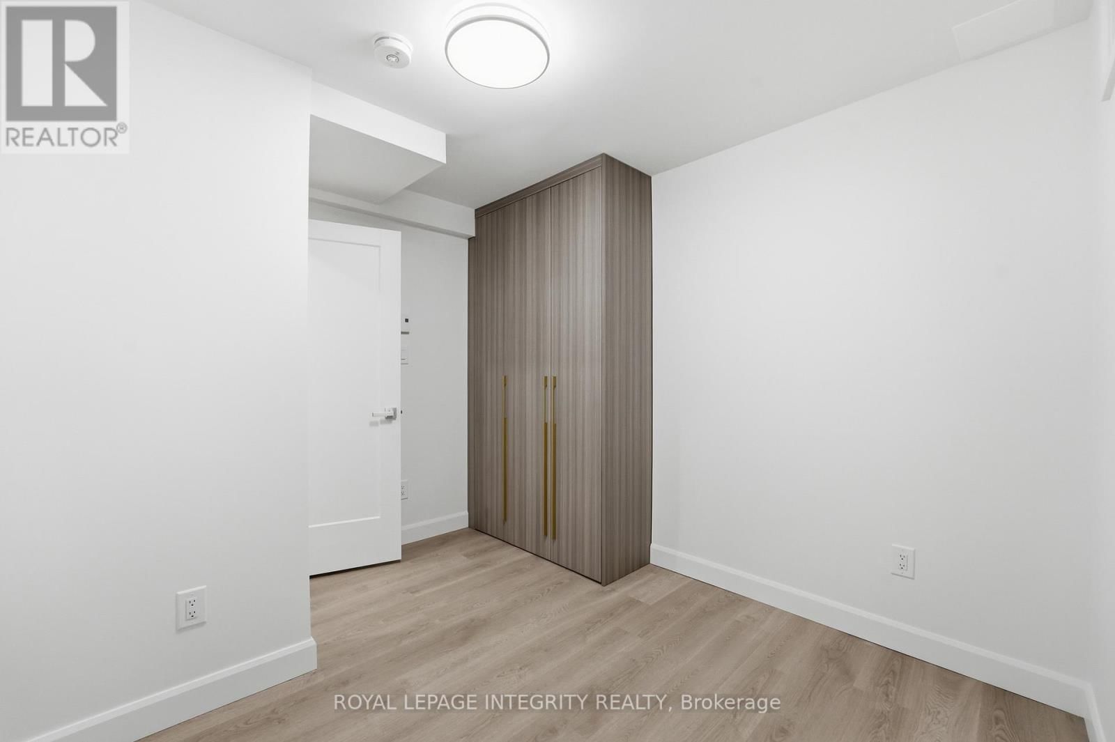 B - 2291 BADGER CRESCENT Image 17