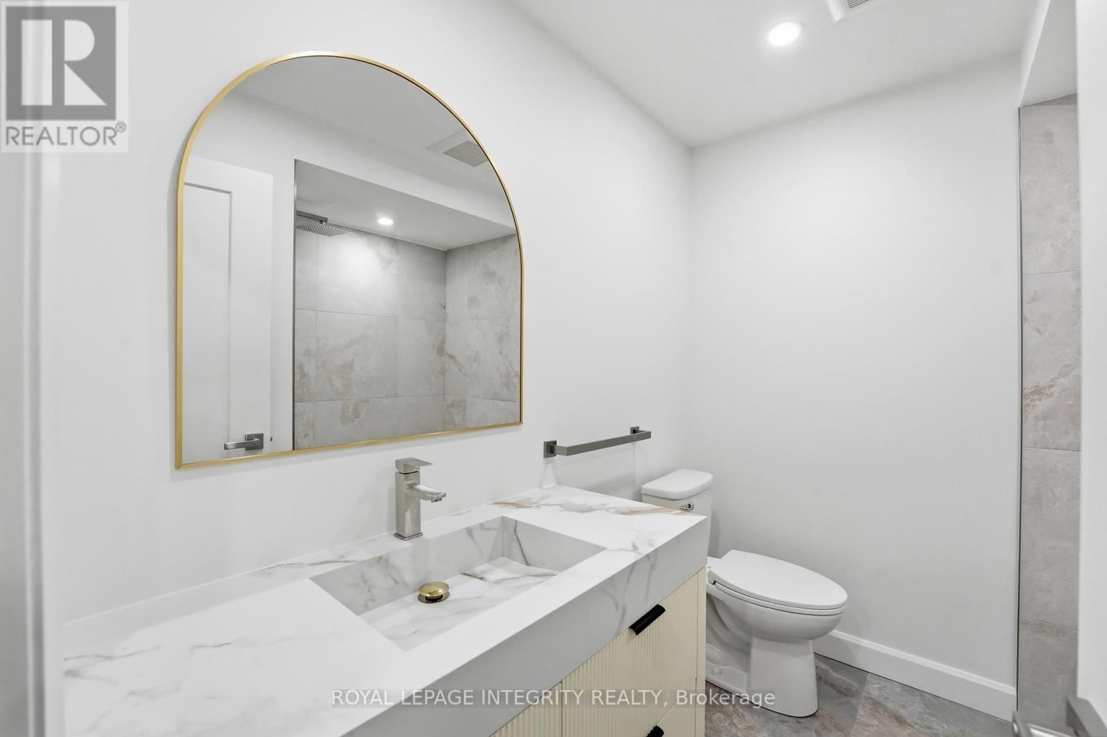 B - 2291 BADGER CRESCENT Image 20