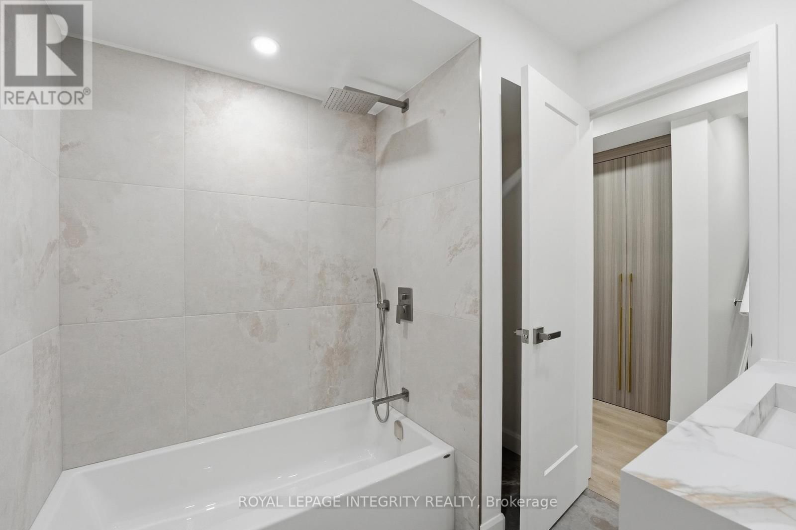 B - 2291 BADGER CRESCENT Image 21