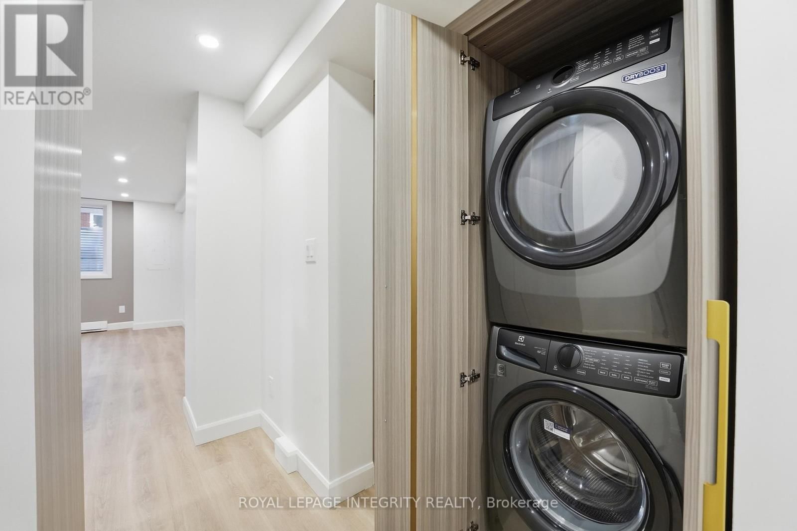 B - 2291 BADGER CRESCENT Image 22