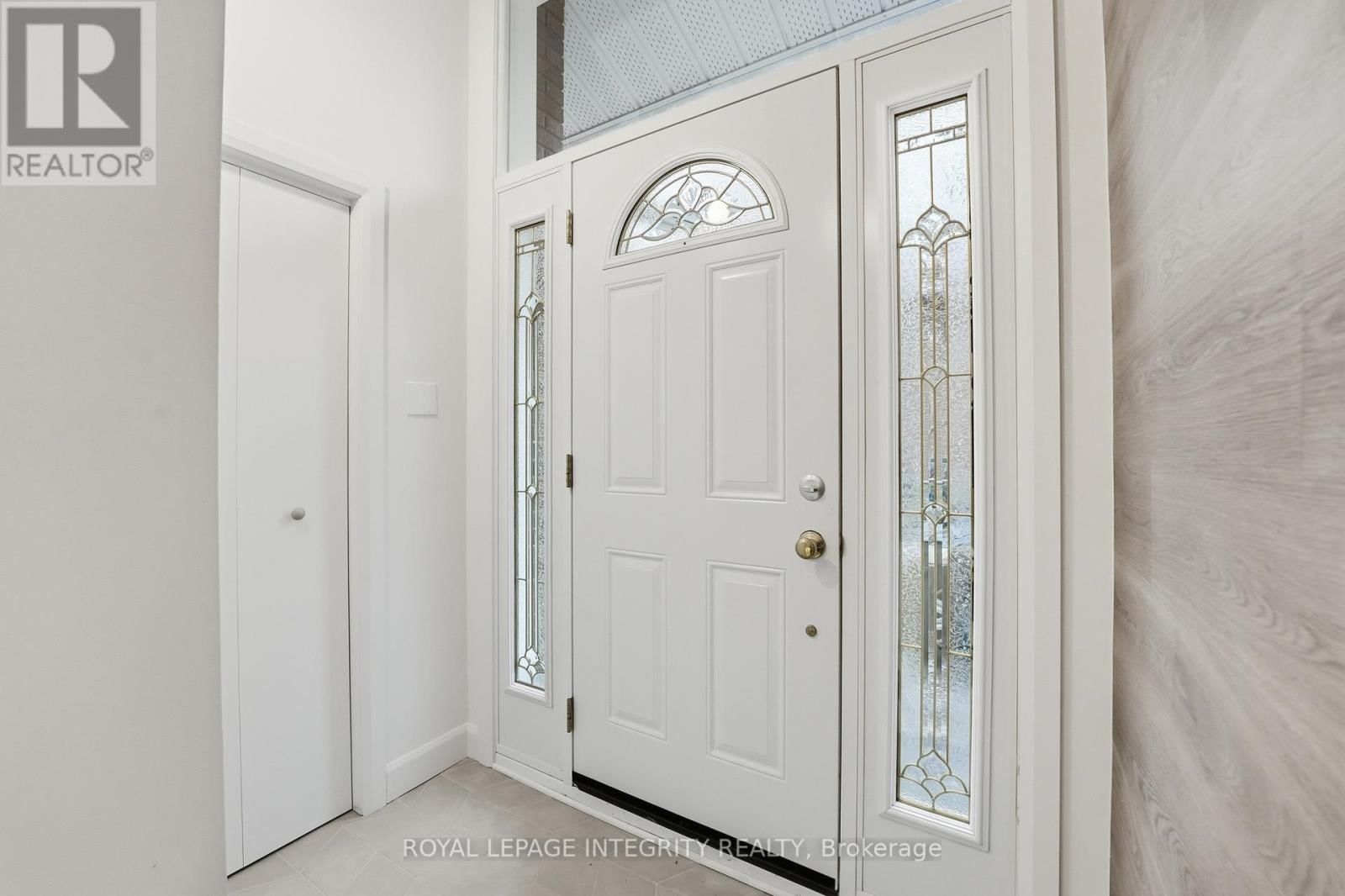 B - 2291 BADGER CRESCENT Image 3