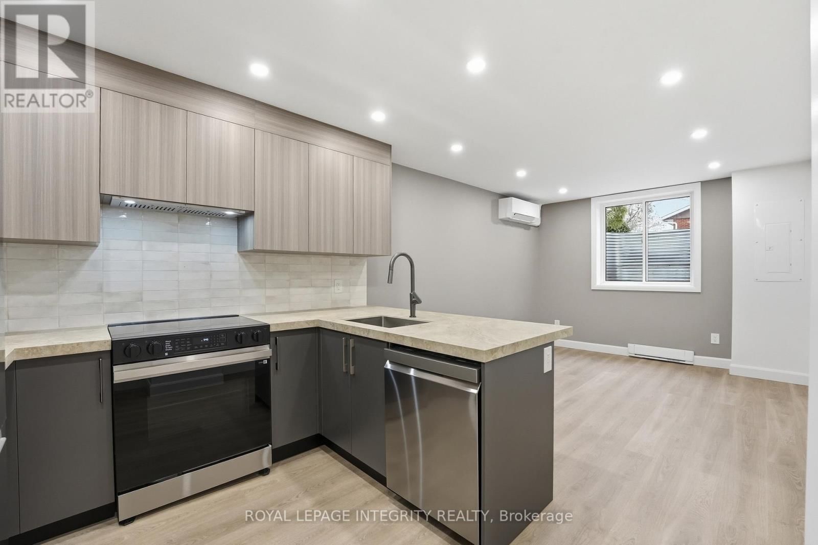 B - 2291 BADGER CRESCENT Image 6