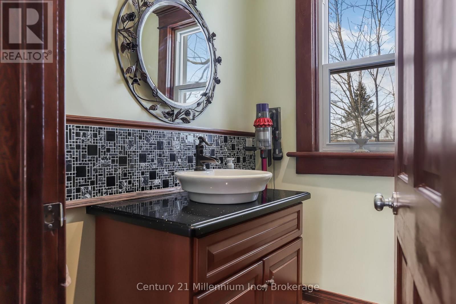 296 GARAFRAXA ST STREET Image 22