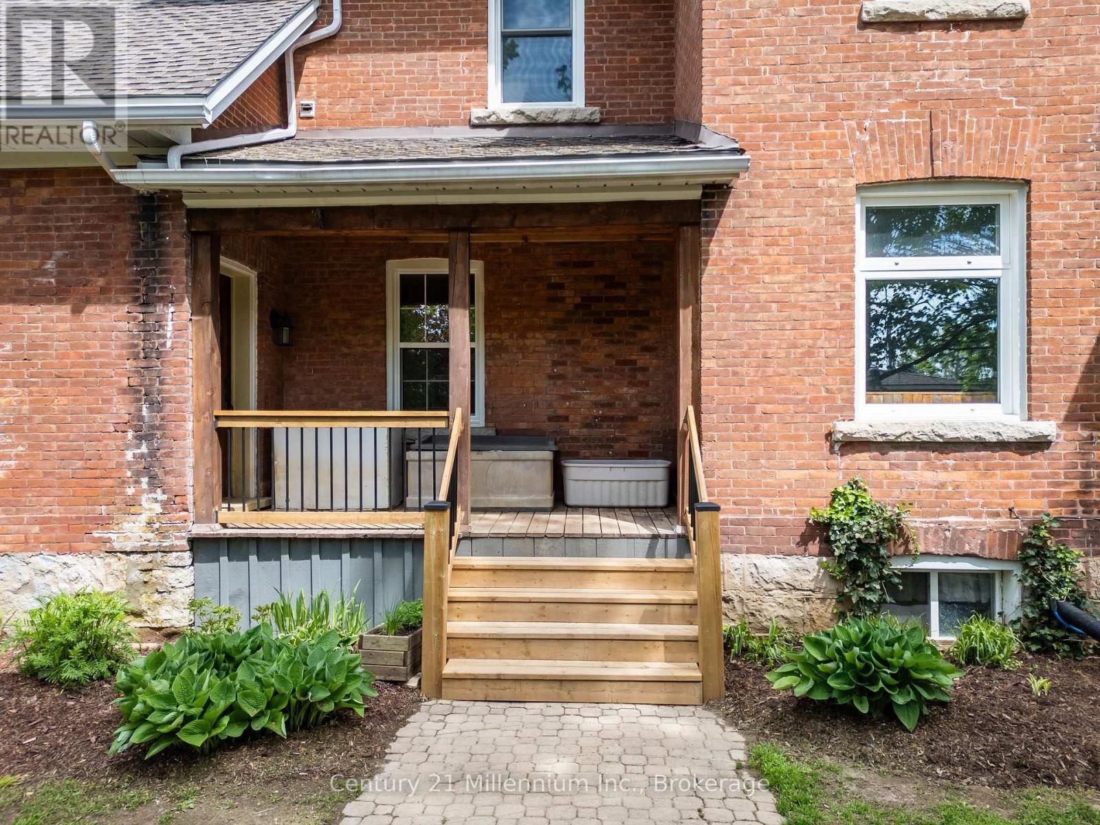 296 GARAFRAXA ST STREET Image 3