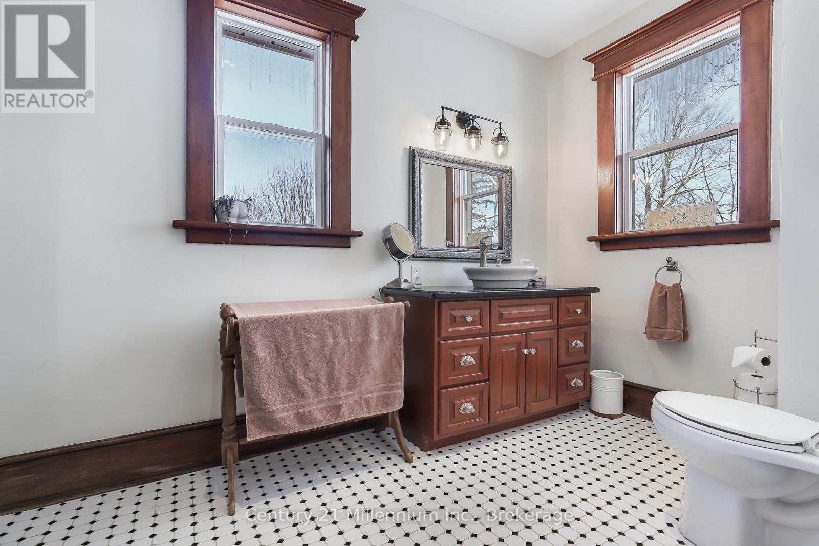 296 GARAFRAXA ST STREET Image 32