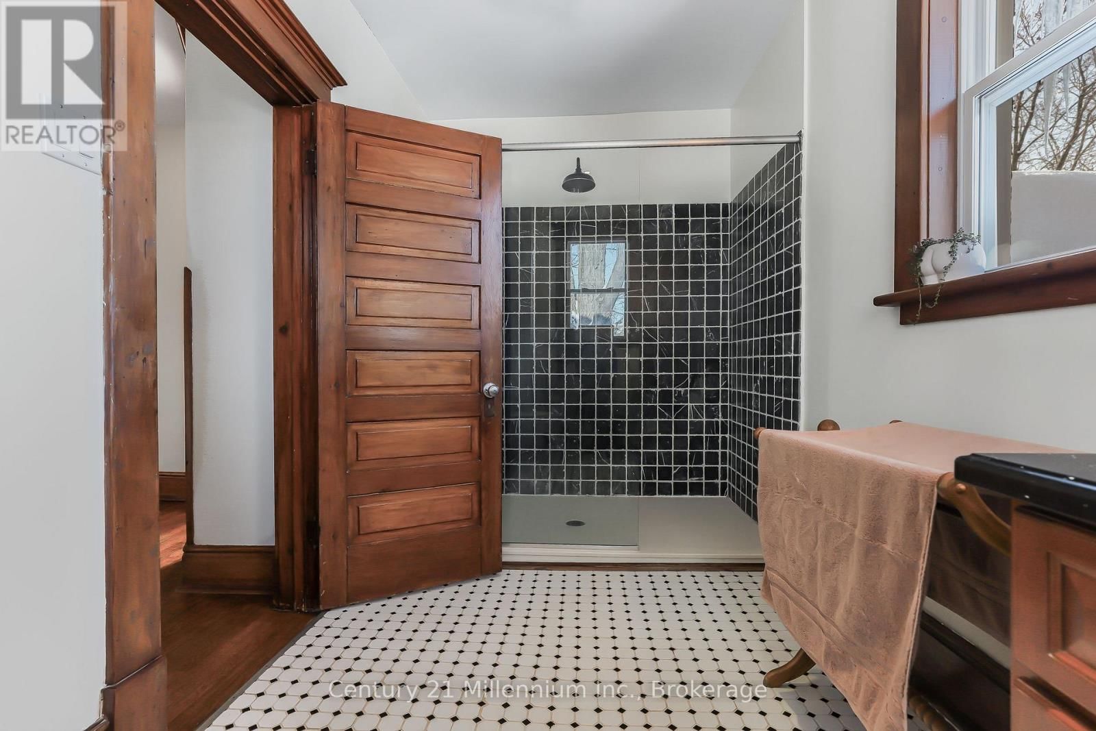 296 GARAFRAXA ST STREET Image 33